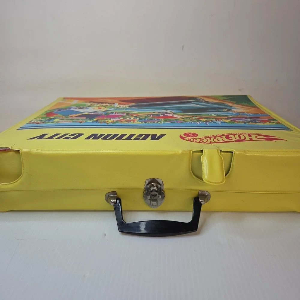 Vintage 1968 Hot Wheels Action City Folding Yellow Playset Case Mattel 5155